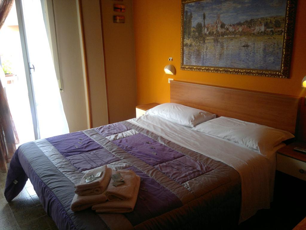 Hotel Simon Rimini Quarto foto